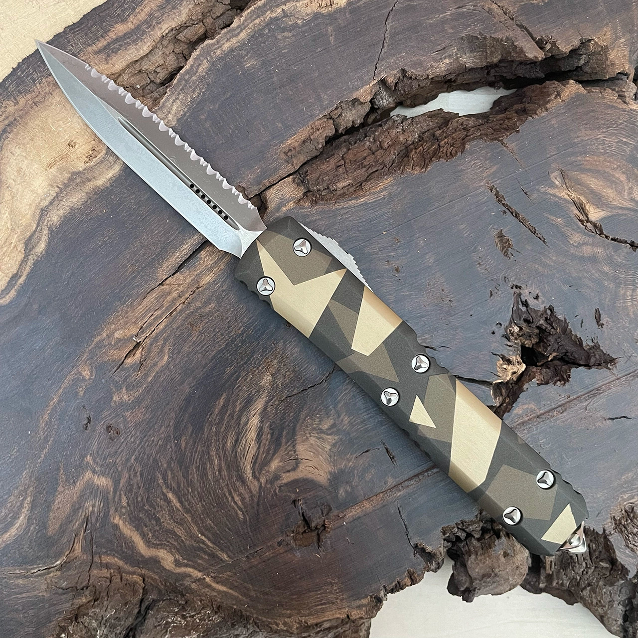Microtech Ultratech D/E Geo Tan Camo Bronzed Low Polished Full Serrated Signature Series 122