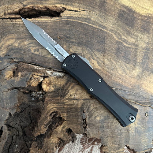 Microtech Hera II Mini Bayonet Black Apocalyptic Serrated 1701M-11AP