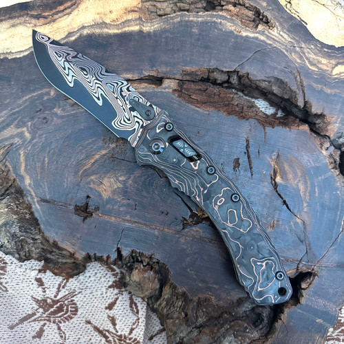 Microtech Amphibian RAM-LOK S/E Live Wire Carbon Fiber Handle w/ Bronze Titainium Backspacer Protech Composites Baker Forge Composite Chevron Elite Copper Mai Blade Two-Tone DLC Hardware Signature Series 137RL-16MS1