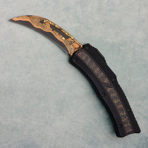 Heretic Knives Custom ROC Curved OTF Black Handle w/ Snakeskin Fat Carbon Inlays Hand Ground Baker Forge Tiger GoMai Damascus Blade Snakeskin Fat Carbon Button Bronze Hardware (Pre-owned)