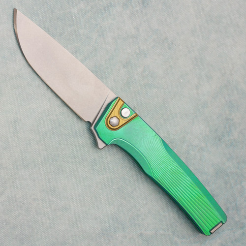 MachineWise Sonora Button Lock Flipper Green Anodized Sunray Texture Titanium Integral Handle Brass Bolster Lightwash S90V Blade