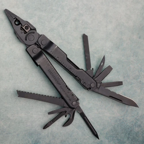 Leatherman Super Tool 300 Multi-Tool Black w/ Sheath (Pre-owned)