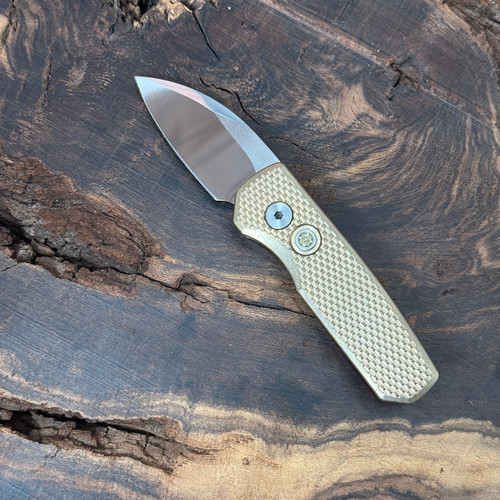 Pro-Tech Runt 5 Prototype Wharncliffe Textured Bronze AL Handle Mike Irie Hand Ground Mirror Polish Blade Mosaic Button R5116