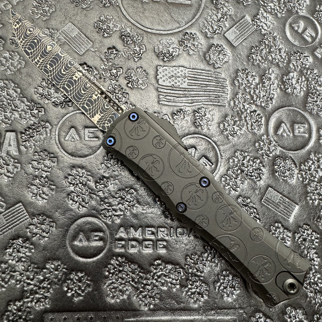 Microtech Hera II Mini Recurve Claw Burst Deep Engraved Vegas Forge ...