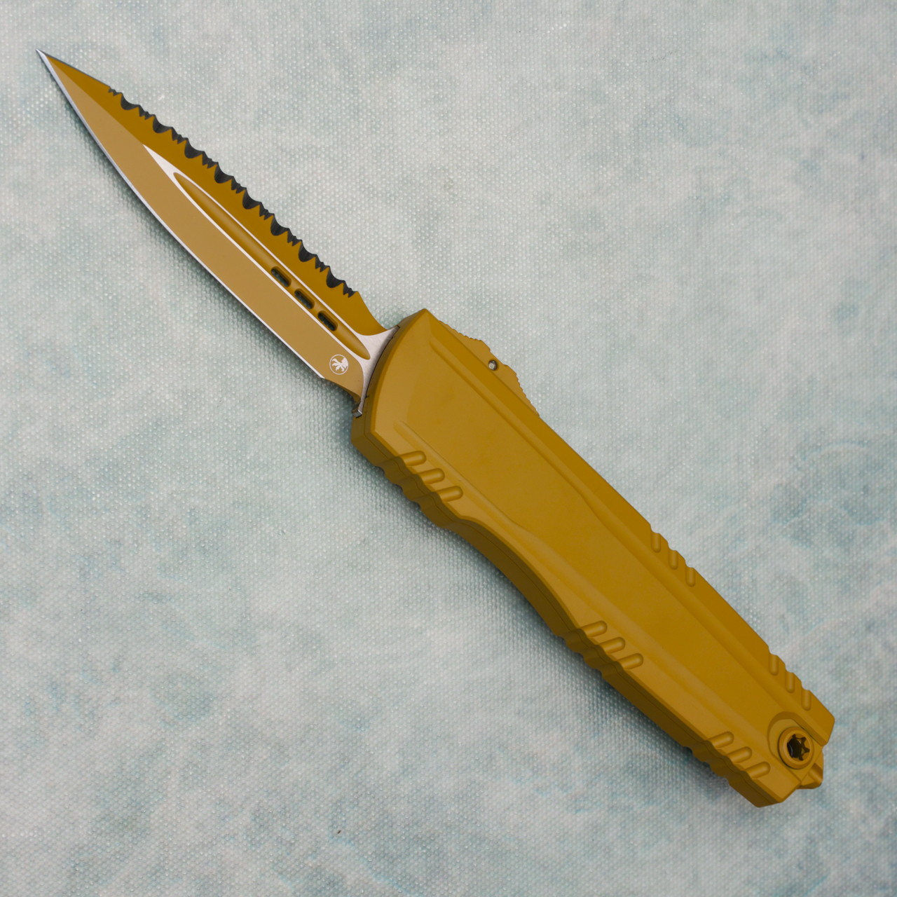 Microtech Luminary ZBP Cerakote RAL-8000 Full Serrated Signature