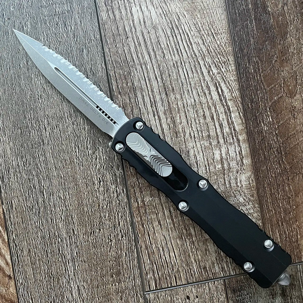 https://cdn11.bigcommerce.com/s-1tyihs272l/images/stencil/original/products/7647/17691/Microtech-227-12AP-Dirac-Delta-DE-Black-Apocalyptic-Full-Serrated__98830.1678840757.jpg