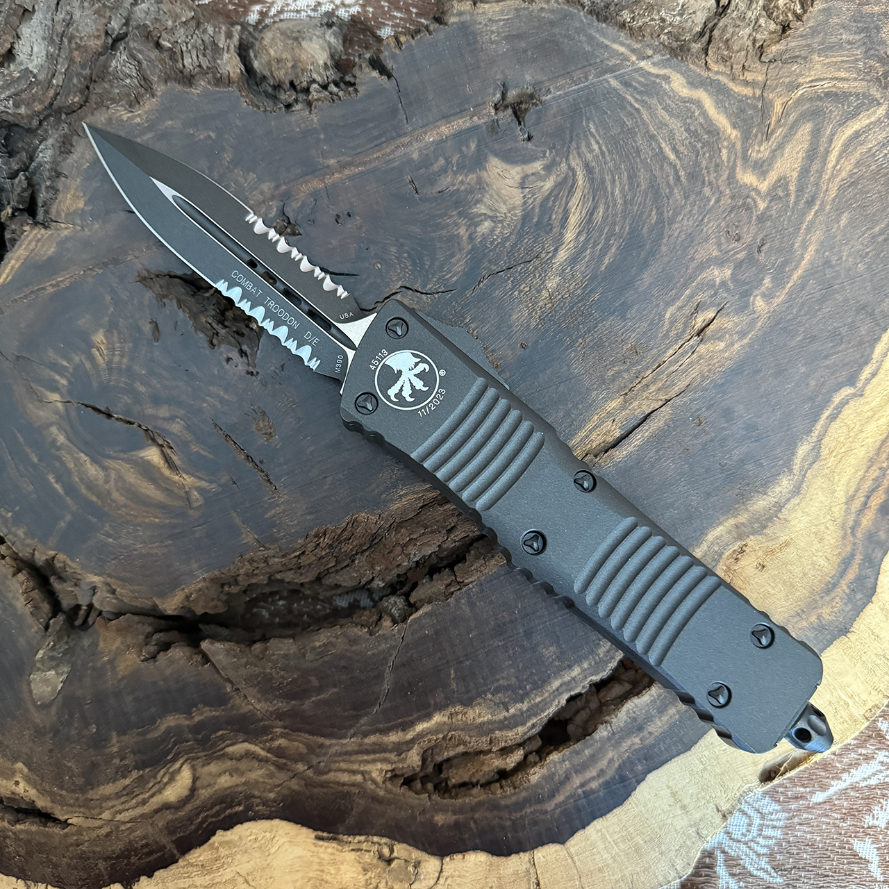 https://cdn11.bigcommerce.com/s-1tyihs272l/images/stencil/original/products/9388/21804/Microtech-142-2CDT-Combat-Troodon-Dark-Tungsten-Cerakote-Serrated__32227.1699898712.jpg