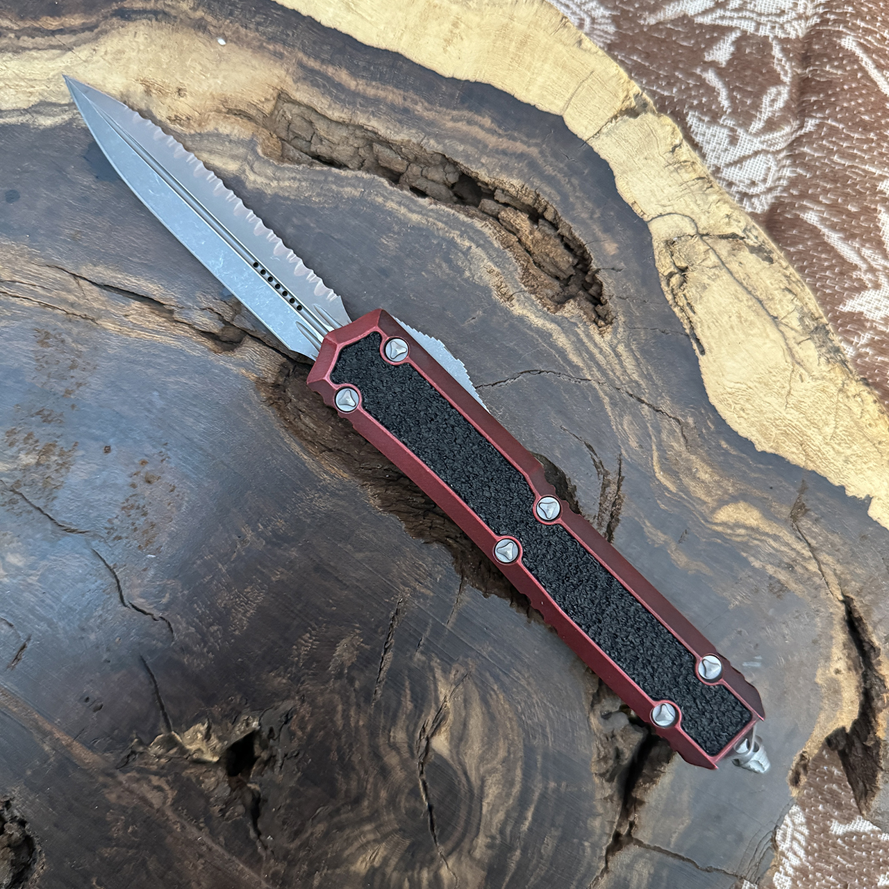 Microtech Makora D/E Weathered Red Apocalyptic Full Serrated Nickel ...