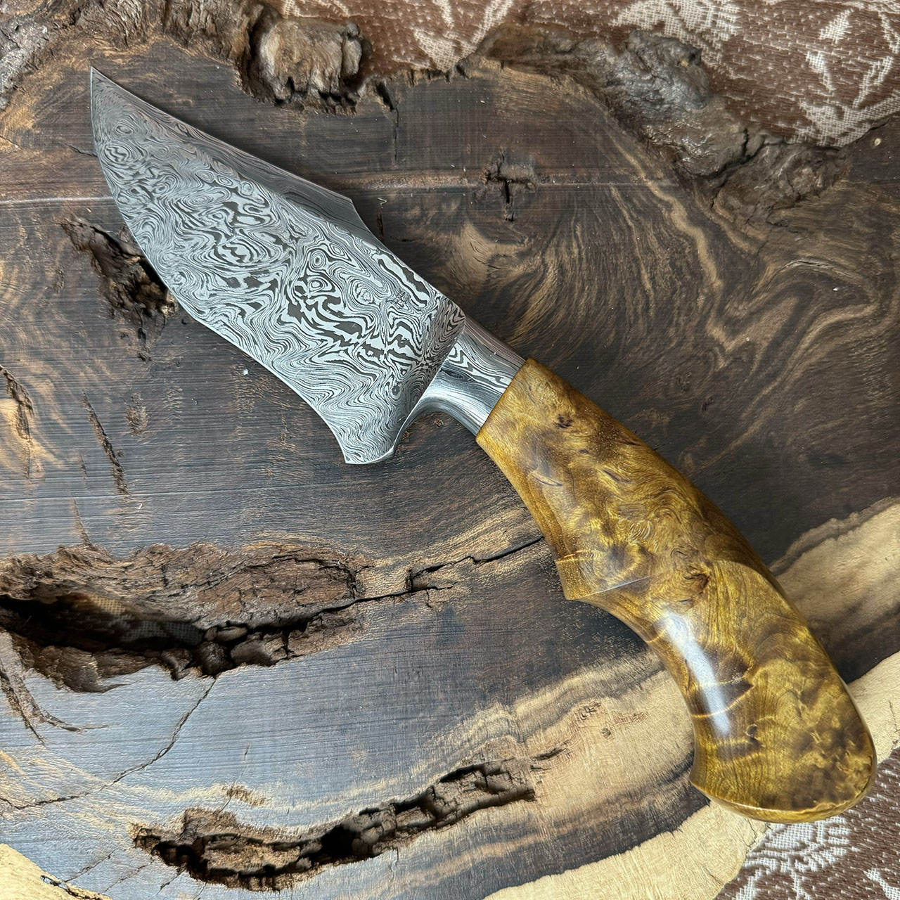 Jan Hafinec Custom Integral Hunter Fixed Blade Curly Maple Handle Damascus  Blade