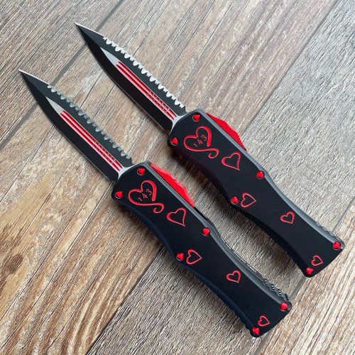 Microtech Hera D/E Twin Flames Set Black w/ Deep Engraved Red Hearts  Handles Two Tone Full Serrated Blades Signature Series 702-3SETTFS