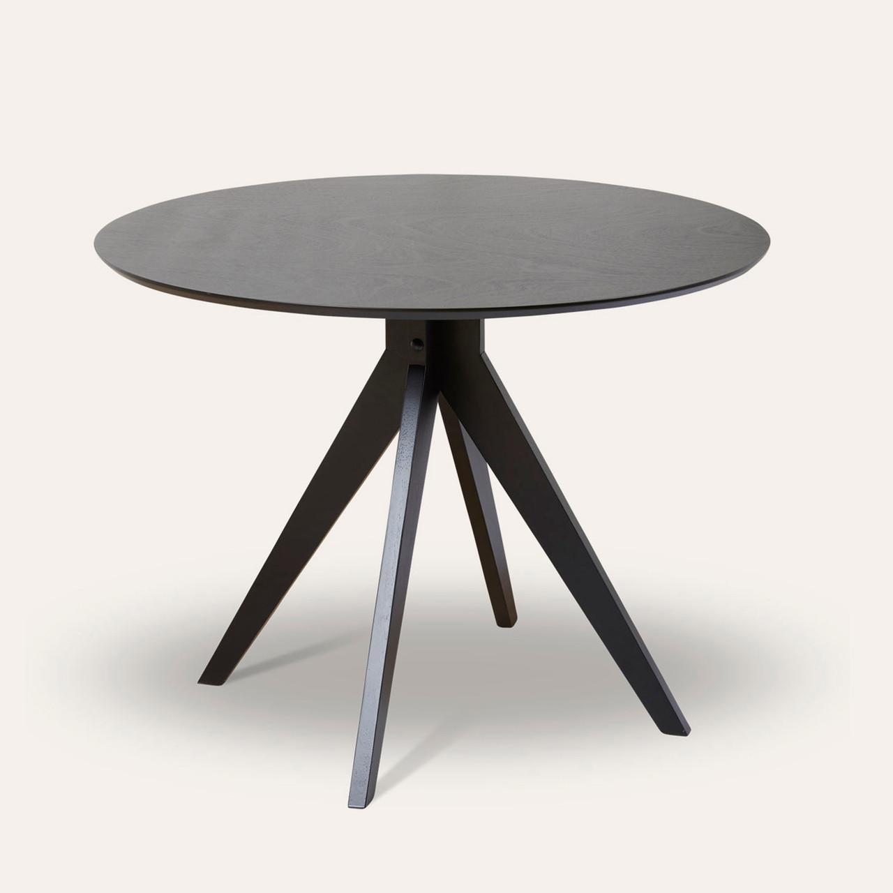 Zaria round dining table
