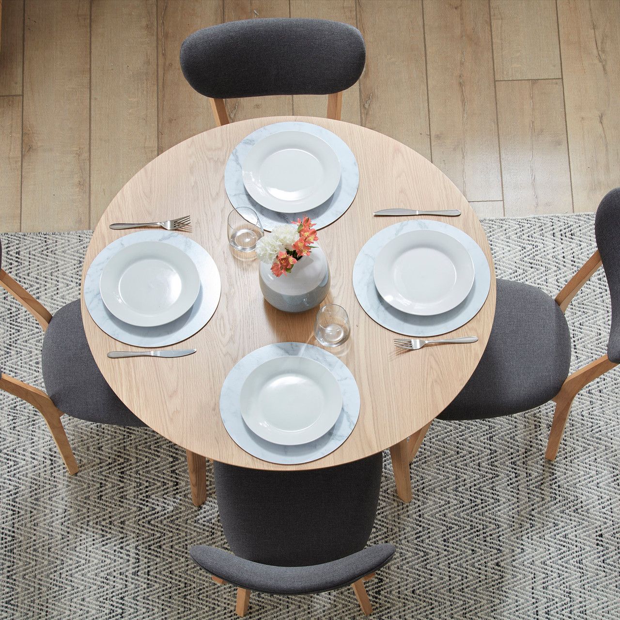 Riga round dining table