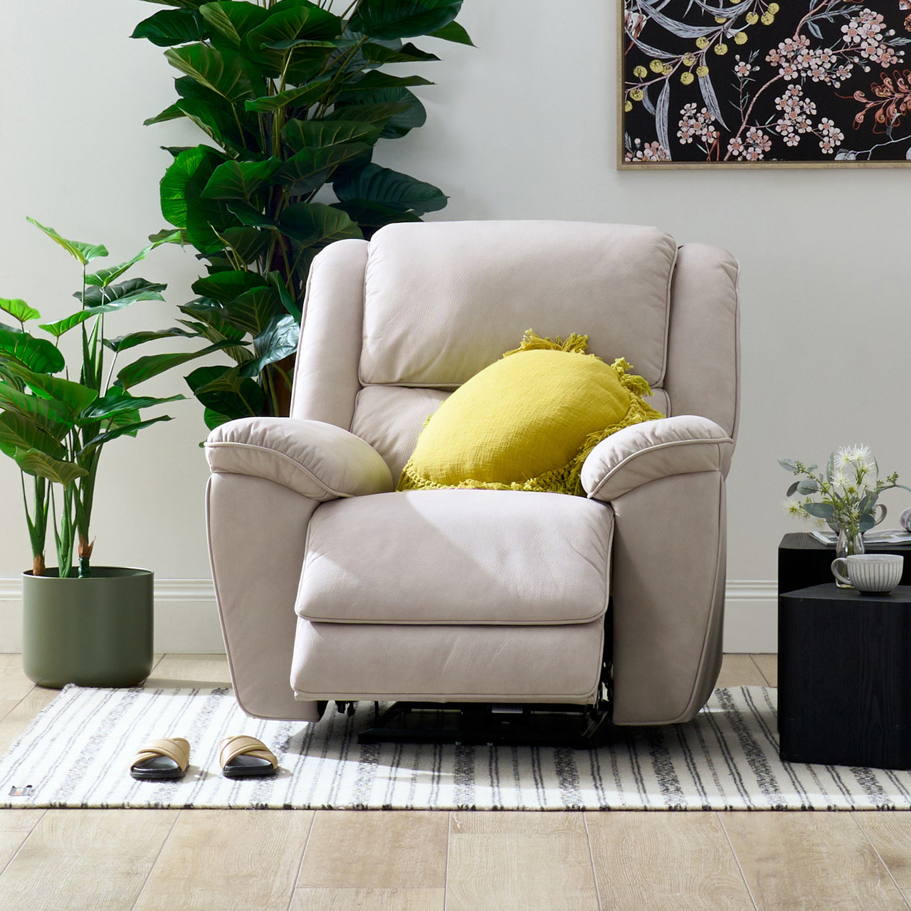 Juno electric recliner