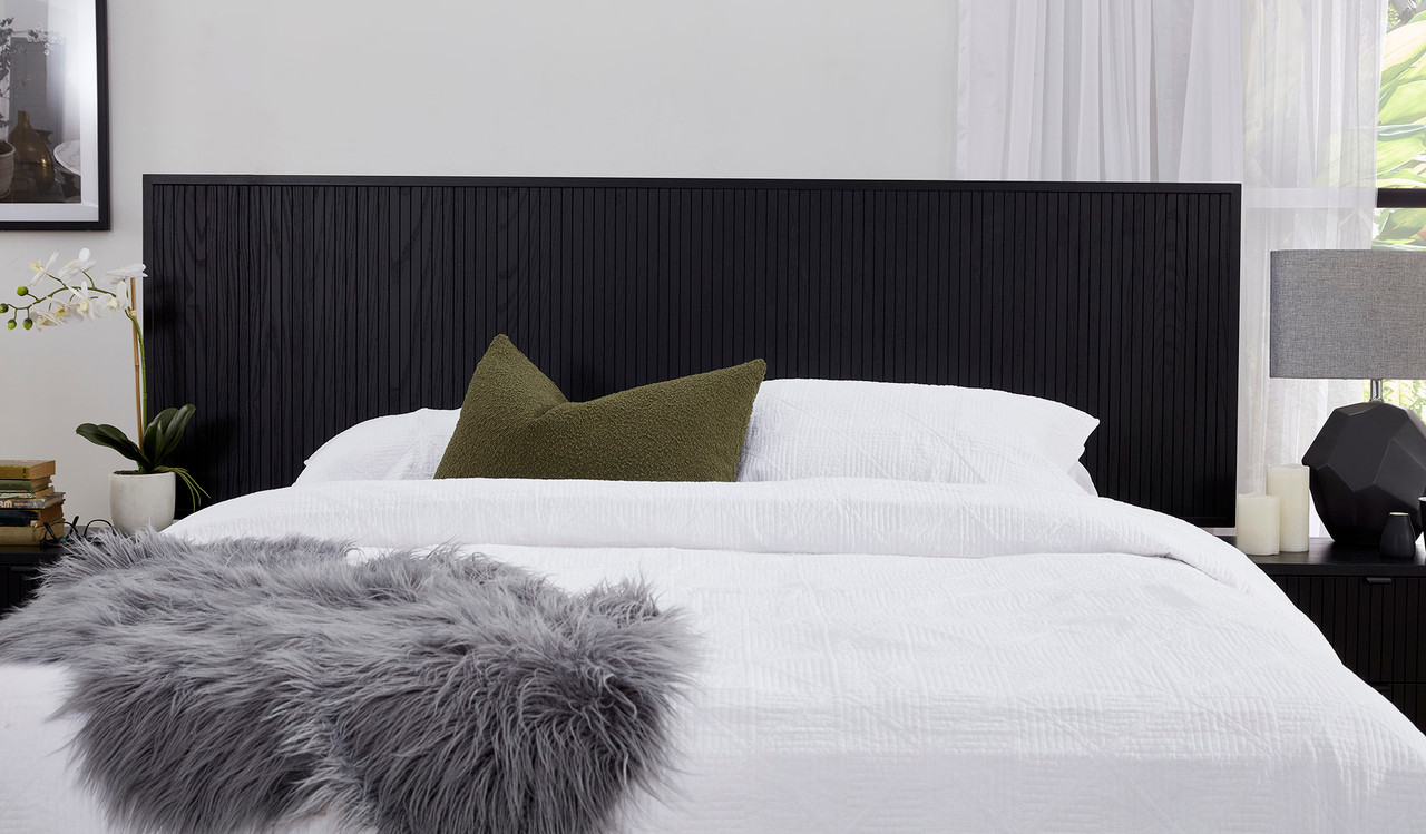 Raven queen bed