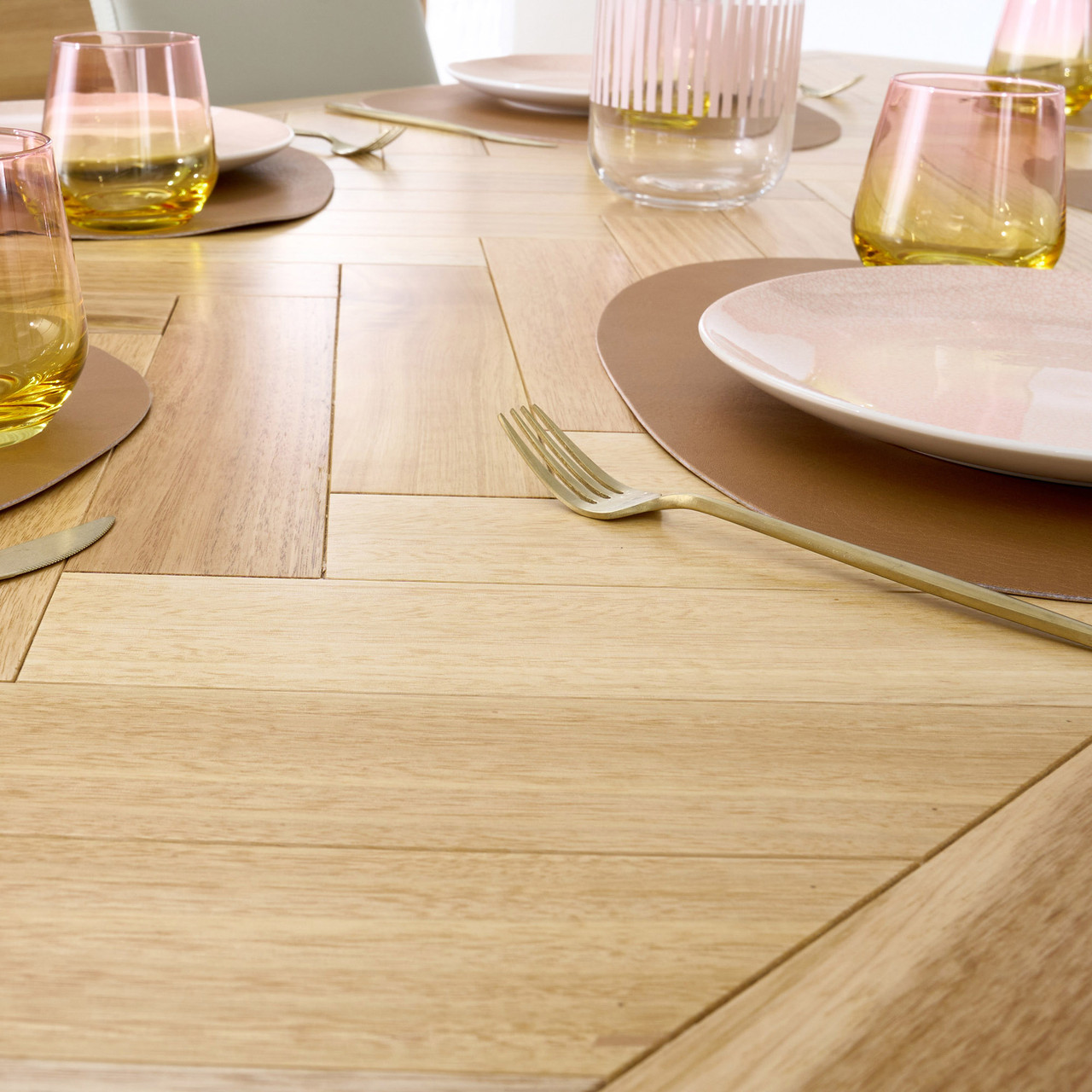 Villa dining table