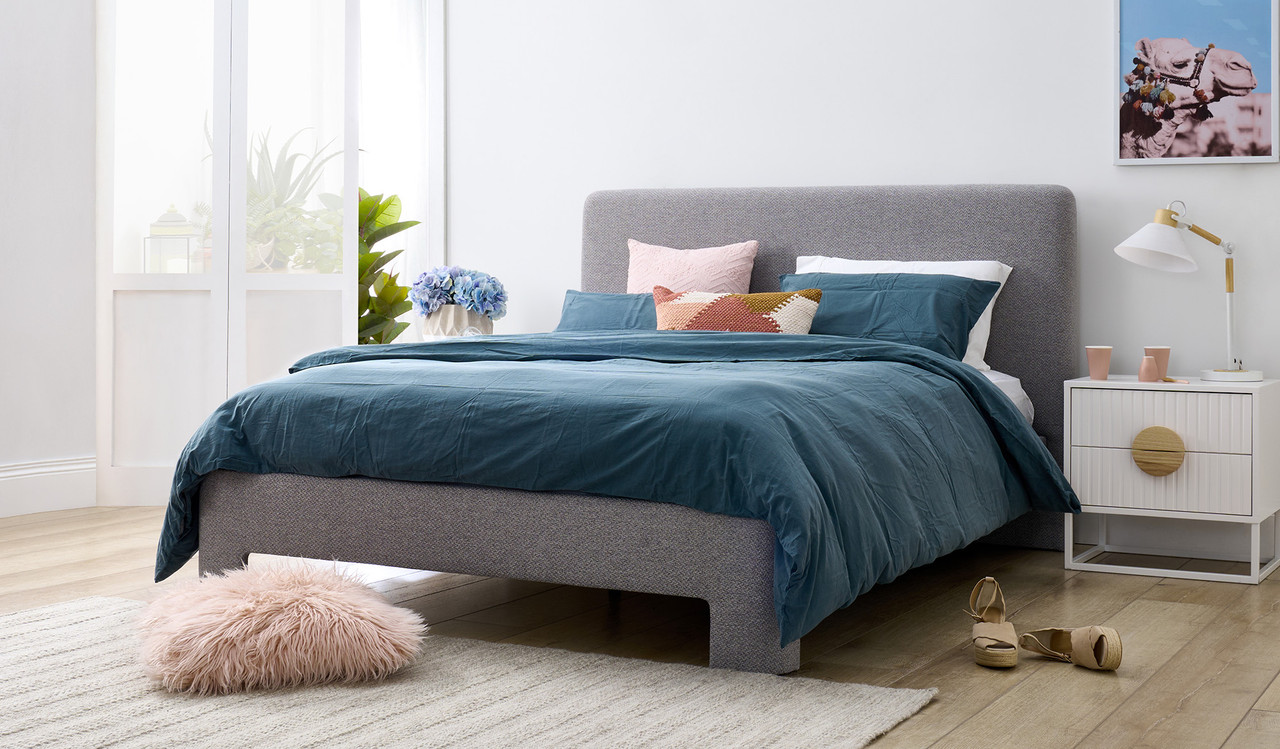 Thornton king bed