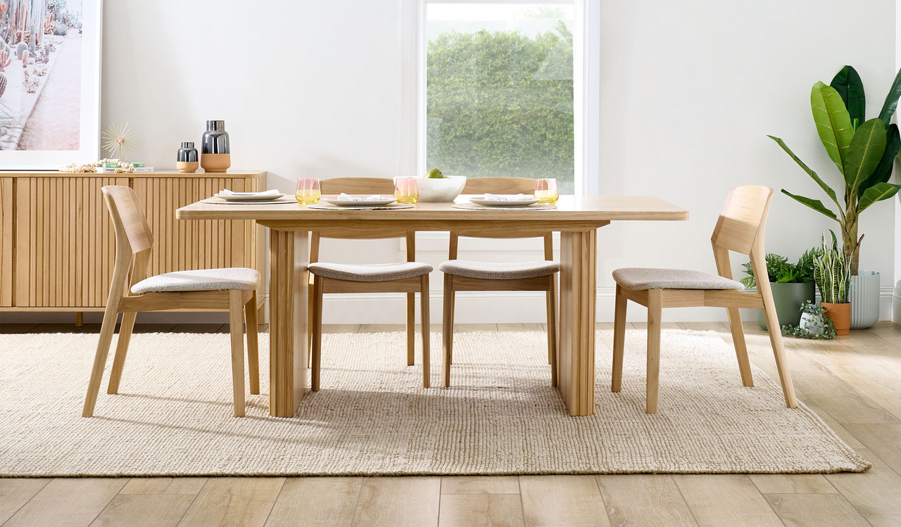 Elodie dining table