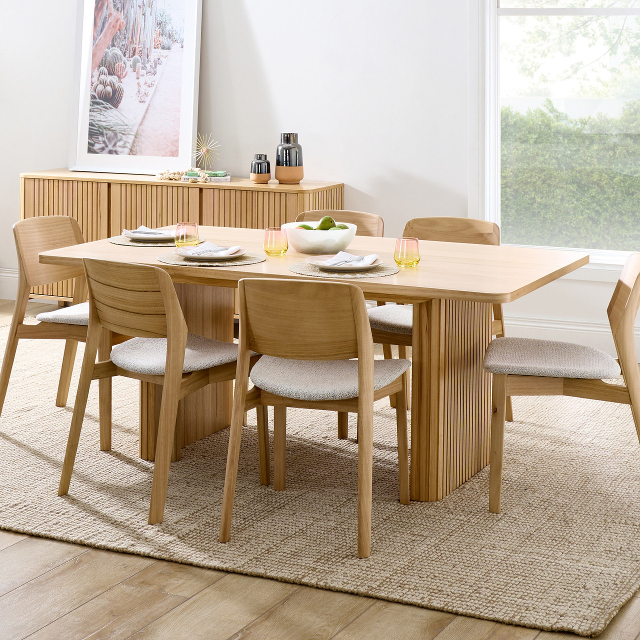 Elodie dining table