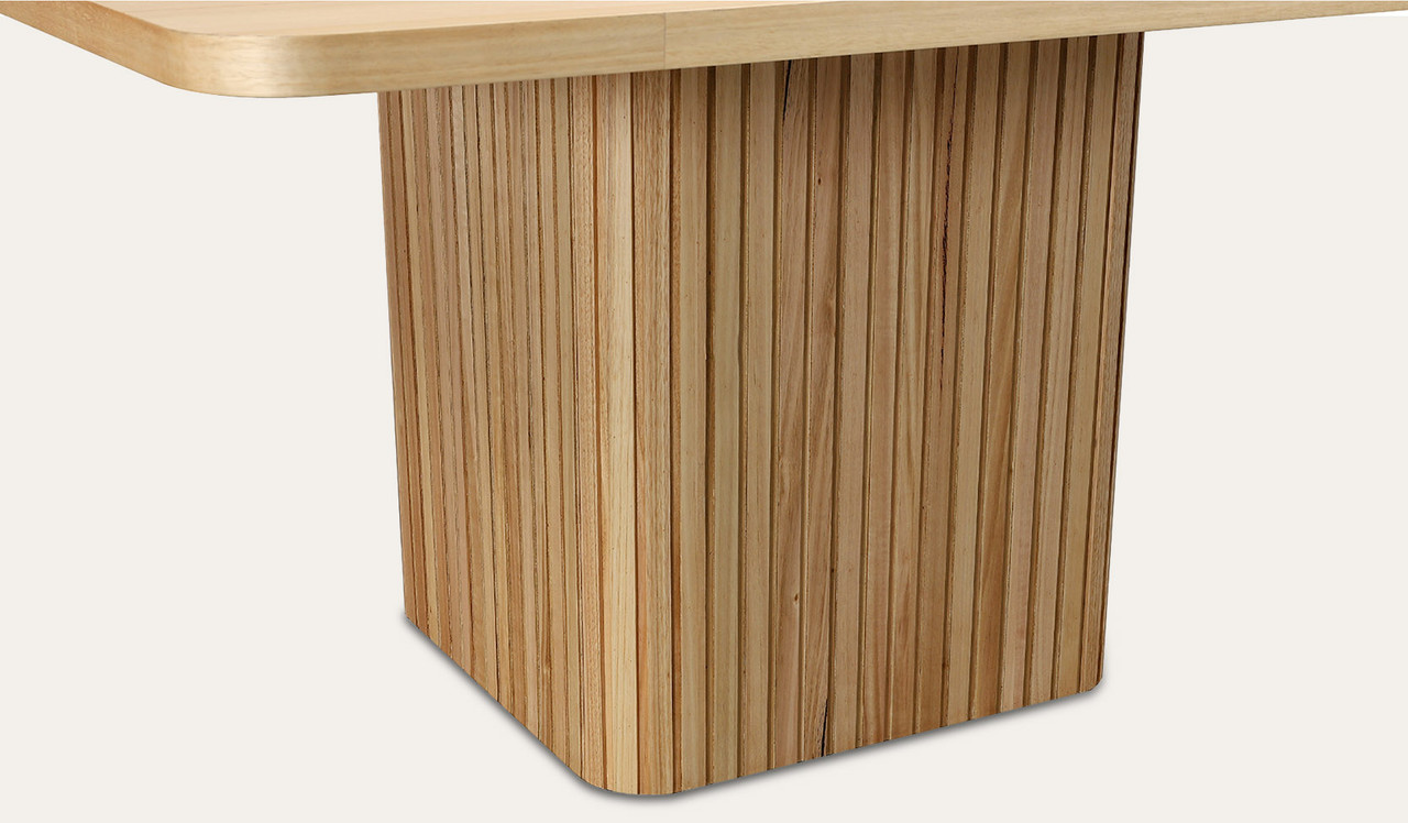 Elodie dining table