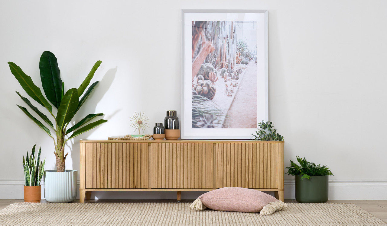 Elodie entertainment unit
