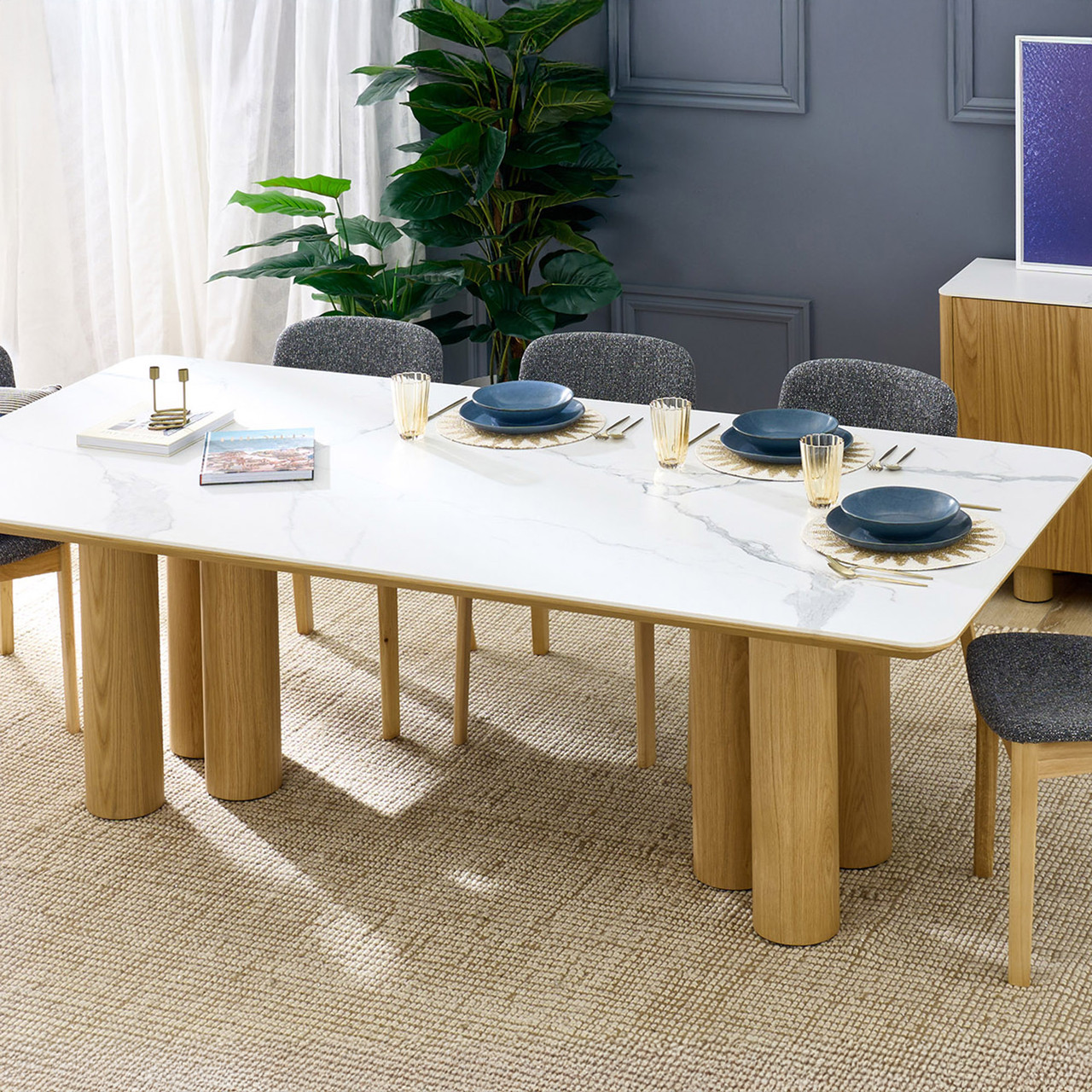 Plada dining table
