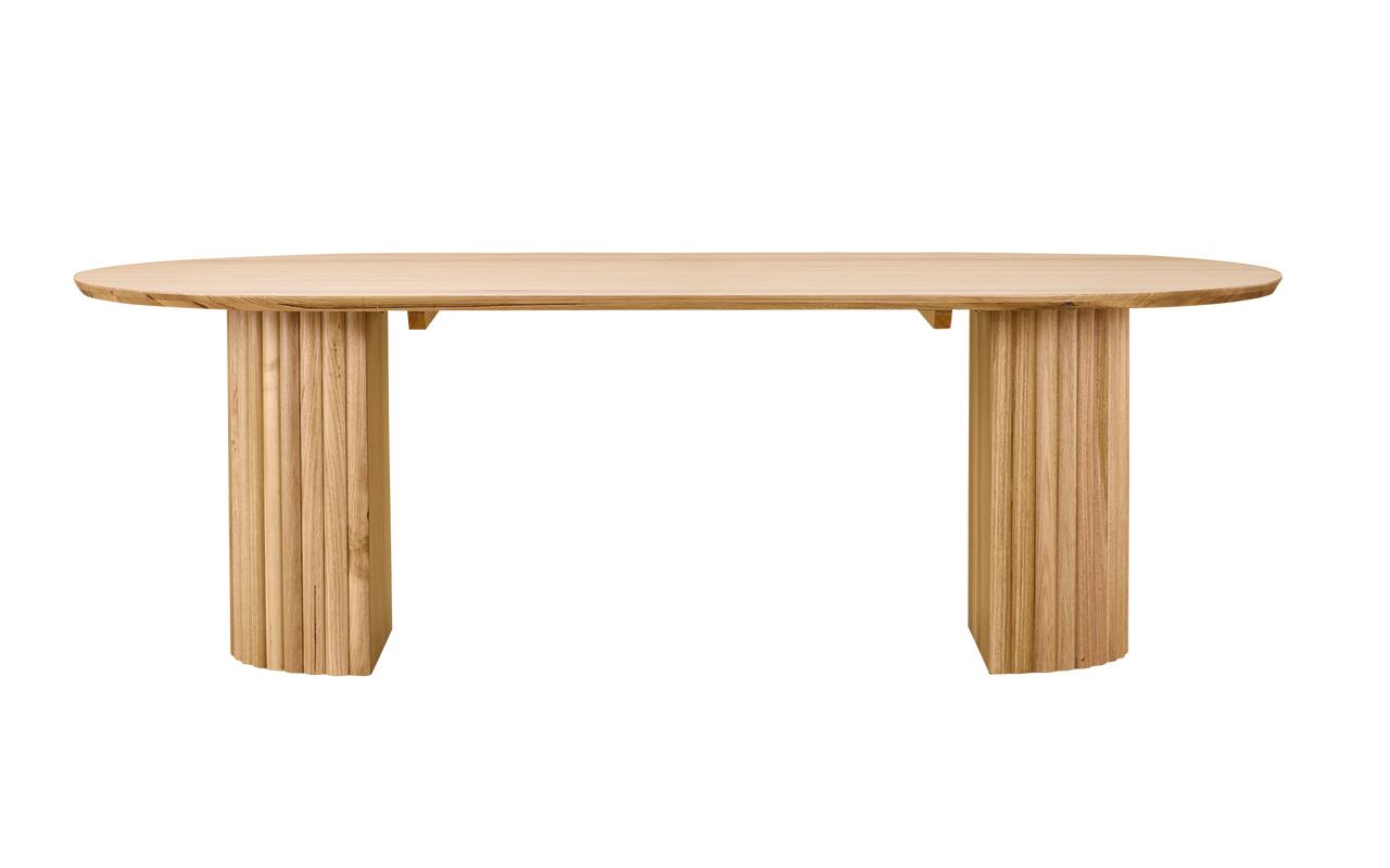 Carrera dining table