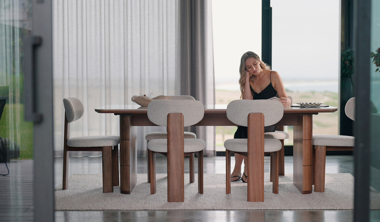 Montera dining table