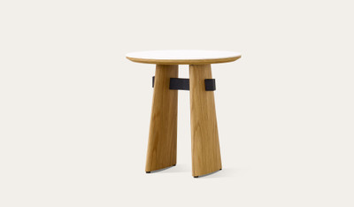 Cara lamp table with matte white carrara-look ceramic top and natural oak finish, modern round side table