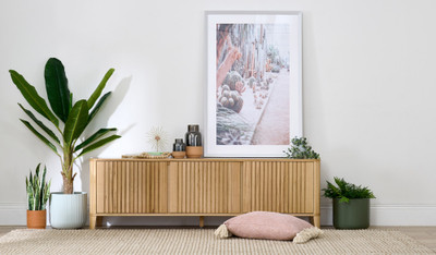 Elodie entertainment unit