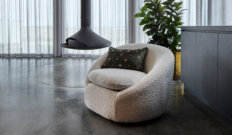 Bailey bouclé swivel chair