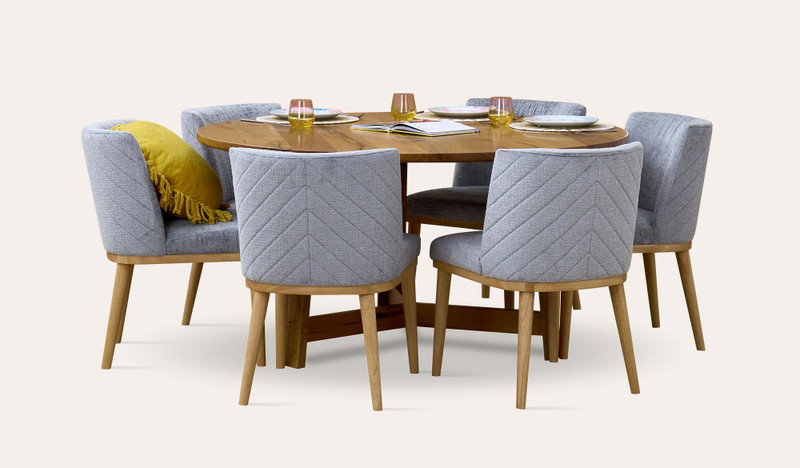 Banbury dining table with Sans chairs