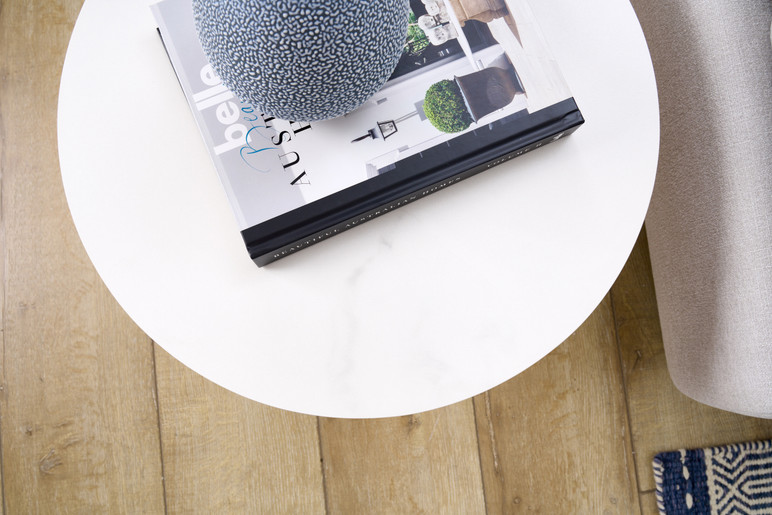 Cara lamp table with matte white carrara-look ceramic top and natural oak finish, modern round side table