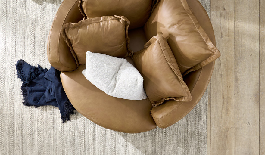 Cuddle leather swivel chair