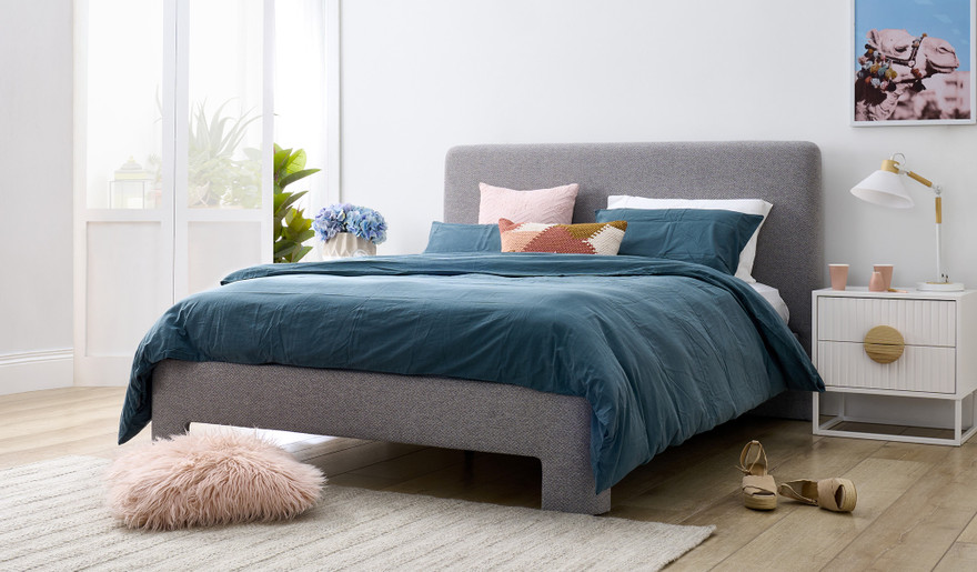 Thornton king bed