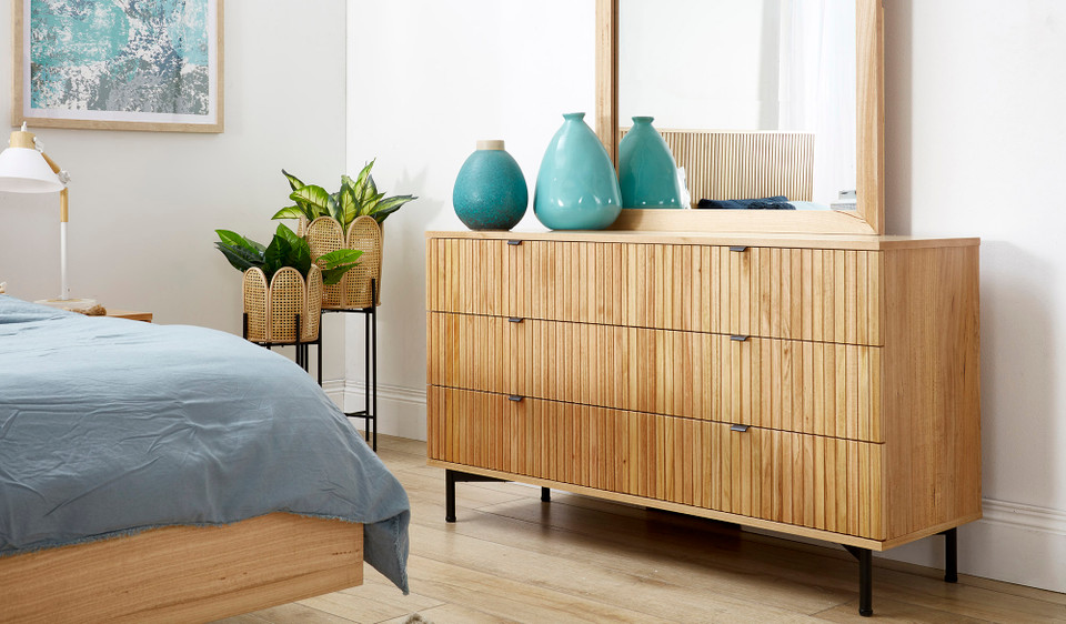 Sandy dressing table + mirror