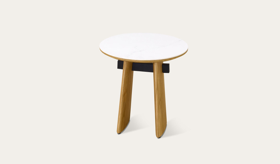 Cara lamp table with matte white carrara-look ceramic top and natural oak finish, modern round side table