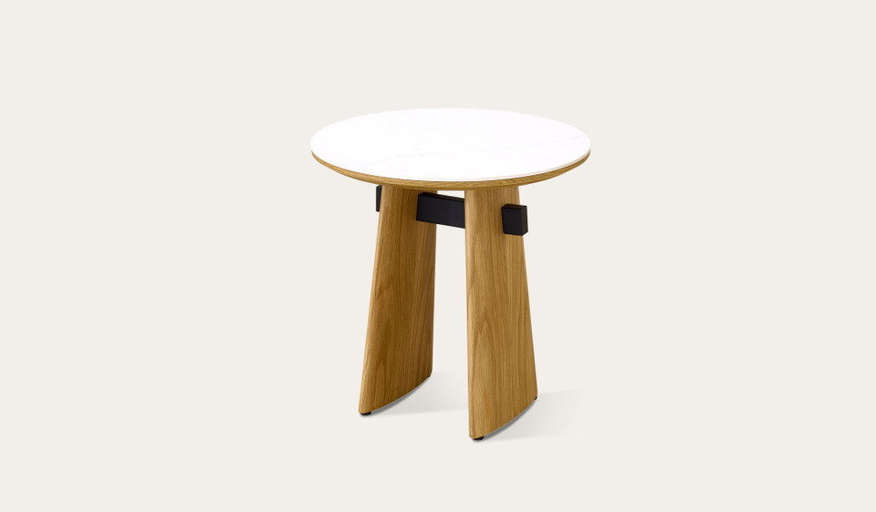 Cara lamp table with matte white carrara-look ceramic top and natural oak finish, modern round side table