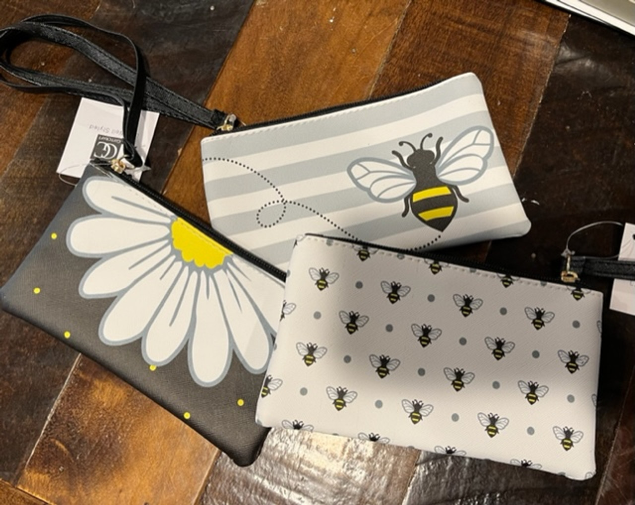 Bee wristlet deals