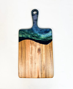 Medium Resin-Accented Northern Lights Charcuterie Board Medium Resin-Accented Northern Lights Charcuterie Board