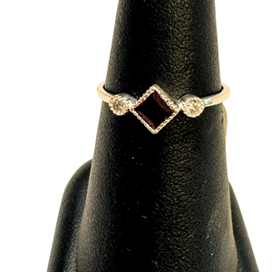 Garnet Diamond Shaped with White Topaz Silver Ring S7 Garnet Diamond Shaped with White Topaz Silver Ring S7