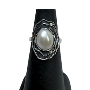 Pearl Oval Wavy Outline Silver Ring S8