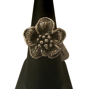 Silver Curvy Flower with 5 Petals Ring S8 Silver Curvy Flower with 5 Petals Ring S8