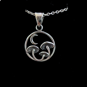 Silver 3 Mushrooms in Circle Necklace