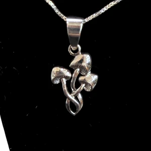 Silver 3 Mushrooms Intertwined Necklace