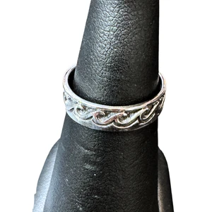 Silver Wave in Band Ring s8