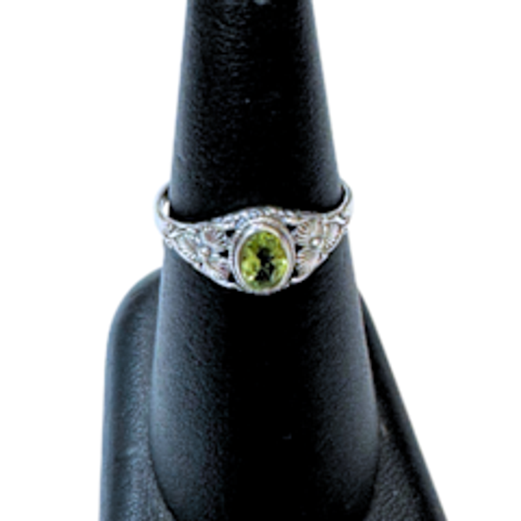 Peridot Tiny Oval with Leaves Silver Ring S5