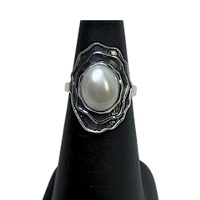 Pearl Oval Wavy Outline Silver Ring S6