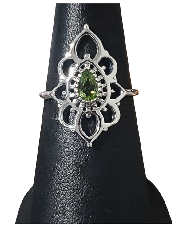 Peridot with petals Silver Ring S10