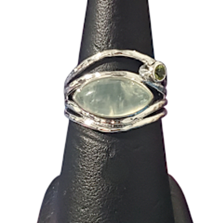 Prehnite side marquis with small peridot Ring S8