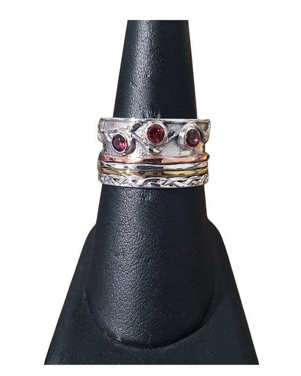 Garnet 3 stone with Gold Spin Ring S8